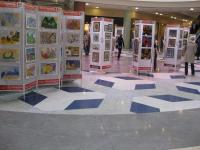 выставка творческих работ на 1-м этаже  трц Аура