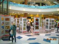 выставка творческих работ на 1-м этаже  трц Аура